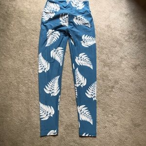 Blue and white feathered leggings